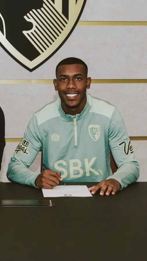 newscolina's tweet image. O Bournemouth arcará com todos os custos da operação junto à instituição financeira para que o Vasco receba os valores da venda de Rayan à vista.

Com isso, o cruzmaltino embolsará 25 milhões de euros de forma líquida, sem descontos ou encargos adicionais.

📰 @diogodantas 
📷…