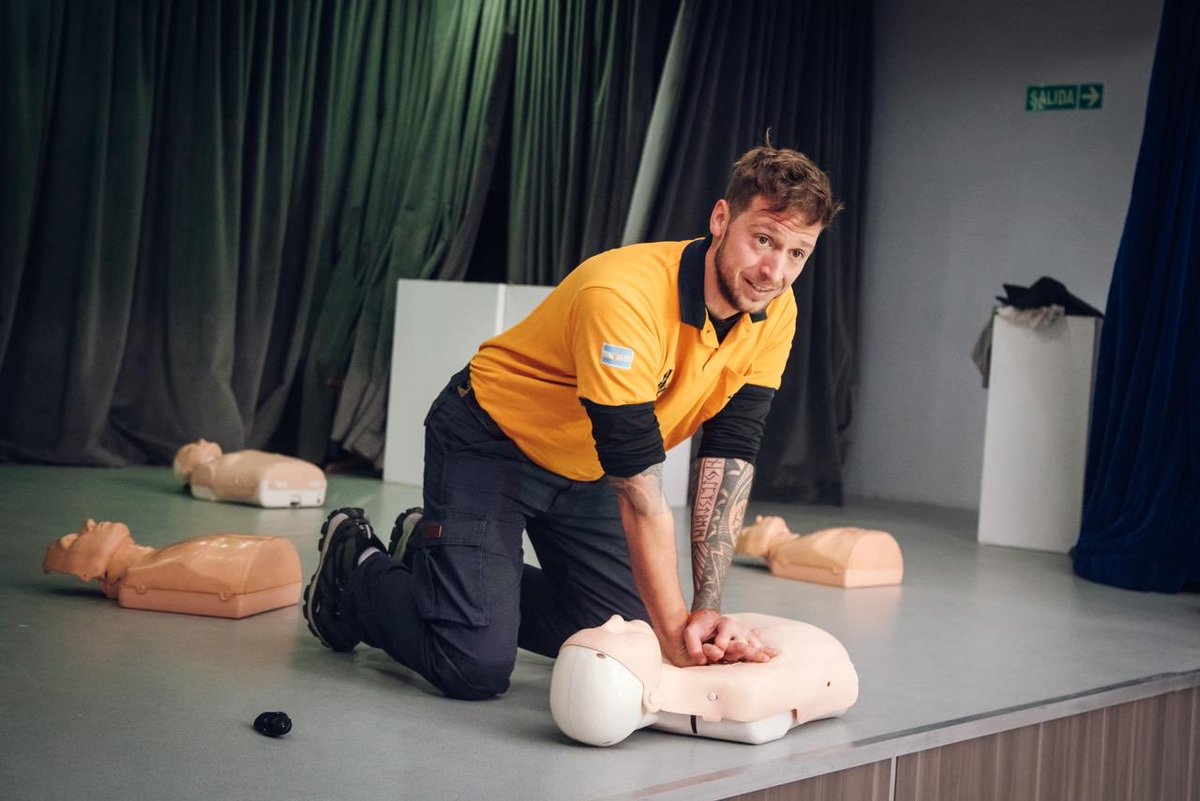 🏥 Durante 2025 formamos a más de 21 mil personas en RCP.

A través de capacitaciones gratuitas, teóricas y prácticas, se brindó formación en uso de DEA, maniobra de Heimlich y primeros auxilios, destinadas a vecinas y vecinos en distintos puntos de la ciudad.