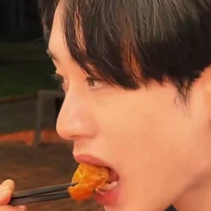 lyknestcore's tweet image. chat his eyelashes ☹️