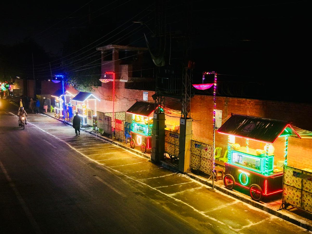 MaryamNSharif's tweet photo. Food street 
Stadium Road Faisalabad 🩷 https://t.co/VuMeFYpP5p