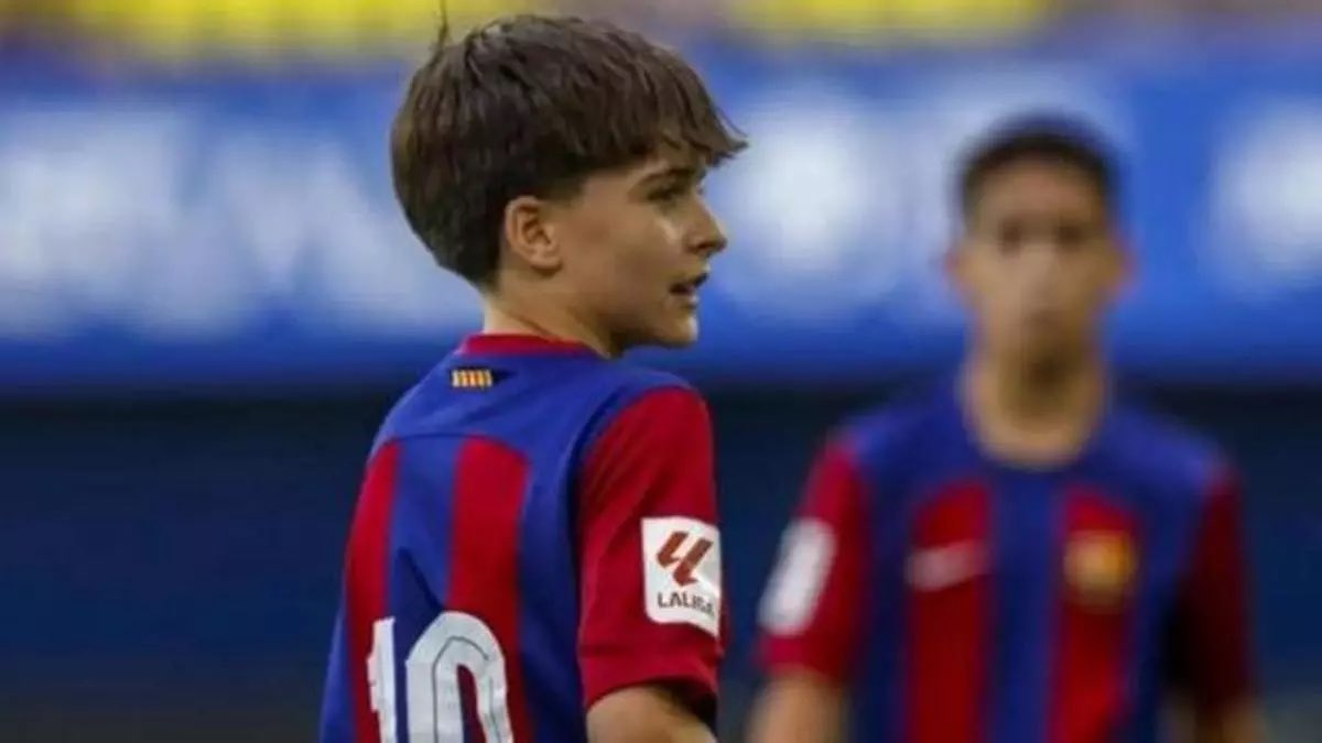 ❗️ Barça “secures” David Moreno!

The 14-year-old — considered the biggest gem of La Masia — was at the training complex this morning.

He cannot officially renew yet, but he has signed a youth contract to strengthen his link with FC Barcelona.

—<a href="/monfortcarlos/">Carlos Monfort</a>