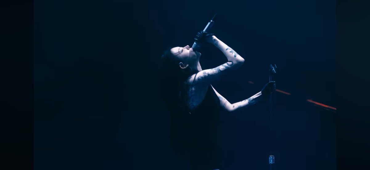 “ TO ”이 노래는 진짜 미친거같음 막 미치겠는데 표현을 못하겠어요