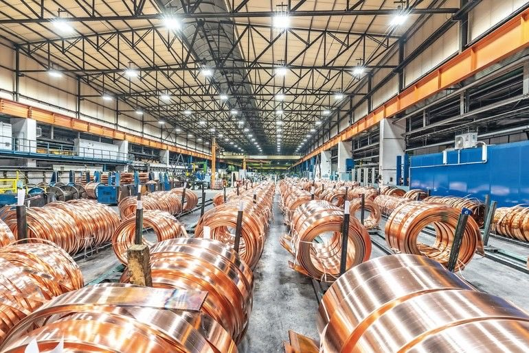 <a href="/GabrielBoric/">Gabriel Boric Font</a> <a href="/MinMineria_cl/">Ministerio de Minería de Chile</a> Los VERDADEROS min criticos q NO SON FISCALIZADOS POR <a href="/AduanaCL/">Aduanas de Chile</a> en los barcos d Collahuasi BHP Luksic AngloAmerican CODELCO, son refinados afuera y transforman al Cobre en aleaciones que valen 4 VECES MÁS de lo q las trasnacionales declaran al <a href="/SII_Chile/">SII</a> 
x.com/psantiba/statu…