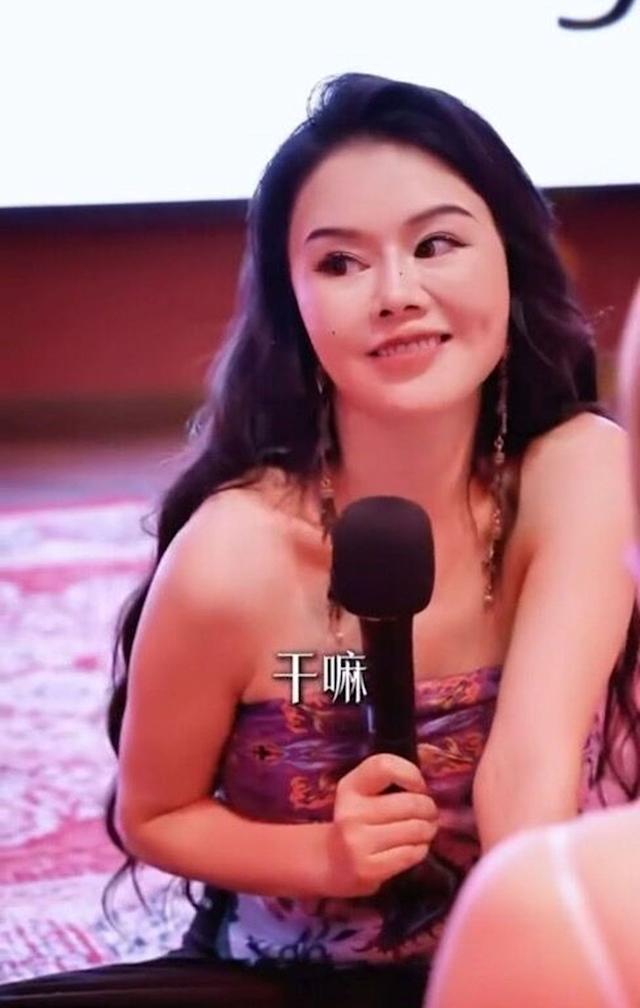 最近和小精靈聊到了靈動事件
也給他看了相關影片

小精靈說，其實可以理解為什麼周媛可以開課賺錢，但不太懂為什麼影片爆紅
不知道網路上的人是不是也這樣想？

所以我想來聽聽大家對於這件事的想法
