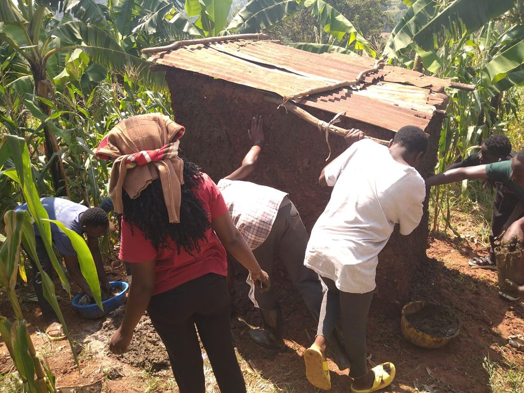 GisagaraNyc's tweet image. Uyu munsi #Intore ziri ku rugerero rw'#Inkomebigwi13  muri @GisagaraDistr zabyukiye mu bikorwa bitandukanye bigamije gukemura ibibazo bibangamiye imibereho myiza y'abaturage #HSIs. @Unity_MemoryRw @RwandaYouthArts @RwandaYouth @RwandaSouth @JRutaburingoga