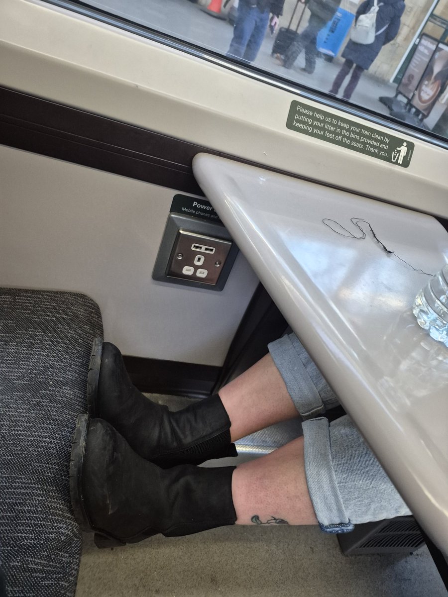 Footy_Gal's tweet photo. Pet hate this! People need to learn how to read i pointed it out, she said she needs her feet up as she does at home! Thats home NOT public transport! Vile people need to sit there next and may not be able to due to dirty seats! They wonder why seats break this is why! @GWRHelp https://t.co/OvHKwV8rXE