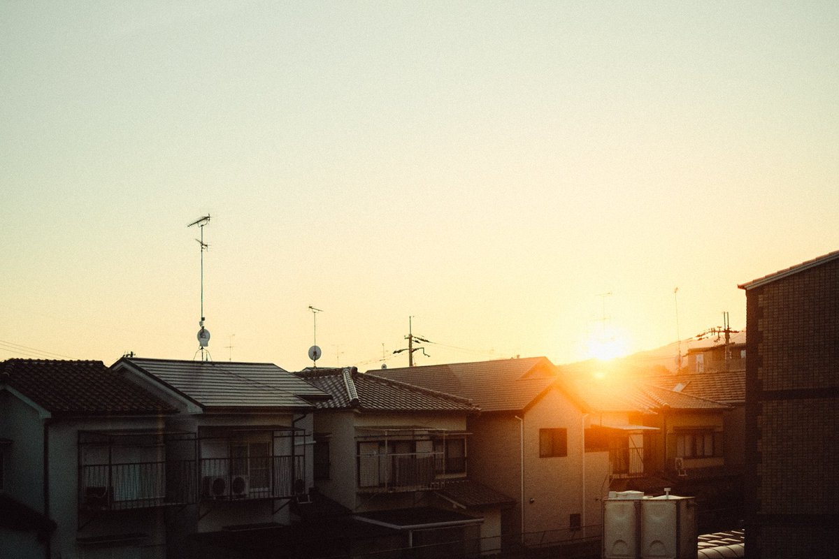 Jan.28
家々の窓には