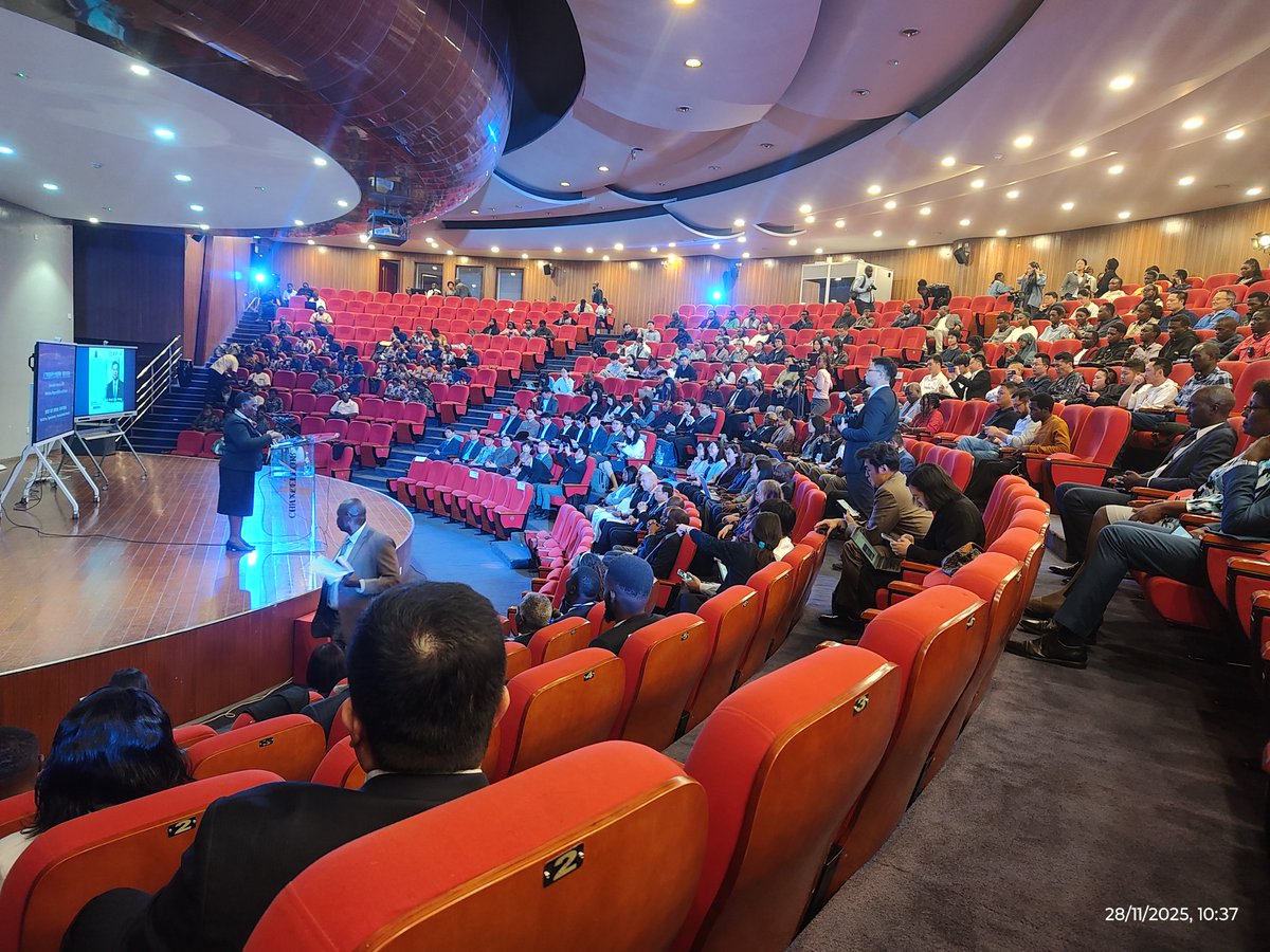 TISEH_LIMITED's tweet photo. 🎓🌍 On 28 Nov 2025, the University of Nairobi strengthened global academic ties with Tsinghua University, advancing collaboration in AI research and innovation.

The partnership was marked by a public lecture, “Universities in the Age of Artificial Intelligence,” delivered by Prof. Qiu Yong, Chairman of the Tsinghua University Council, at Chandaria Auditorium 🤖📘

🌍 Global academic dialogue thrives on clear multilingual communication , an area where @TISEH_LIMITED  supports institutions through professional interpretation services.

🎧 English 🇬🇧 | Chinese 🇨🇳 interpretation by @TISEH_LIMITED , enabling clear, inclusive dialogue across languages.

#UniversityOfNairobi #GlobalPartnership 🌍#TsinghuaUniversity
#Tiseh #translationservices 🌍 #MultilingualSupport 🗣️ #simultaneousInterpretation 🎧 #InterpretationServices 💼 #translation 📘 #InterpretationExperts 👩‍💼👨‍💼 #interpretation 🎙️ #InterpretationEquipments #TranslationEquipment