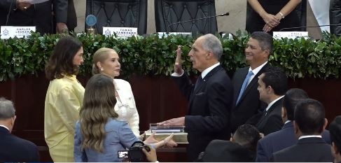 Notifides's tweet image. Queda en posesión de su cargo el nuevo presidente constitucional de Honduras, Nasry Juan Asfura Zablah.