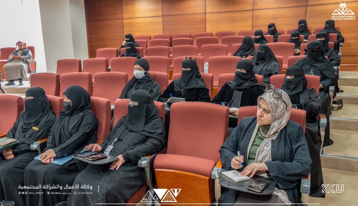 عقدت الإدارة العامة للتطوع والشراكة المجتمعية بـ #جامعة_الملك_خالد اجتماعًا لمنسقي ومنسقات العمل التطوعي، وذلك لمناقشة الحوكمة والسياسات الجديدة، واستعراض الخطط المستقبلية لتطوير آليات العمل التطوعي بالجامعة..