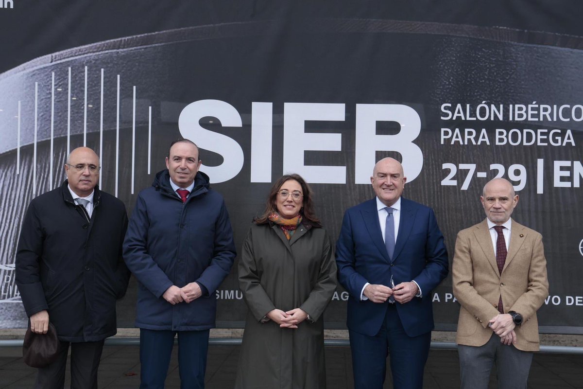 MariaGlezCorral's tweet photo. #Valladolid se convierte en punto de encuentro del mundo del vino a nivel nacional durante tres días gracias a #Agrovid y #SIEB. Dos ferias que ponen a disposición de los profesionales del sector las últimas innovaciones y servicios para hacer más competitiva su actividad. https://t.co/2t4Dw8Dlb4