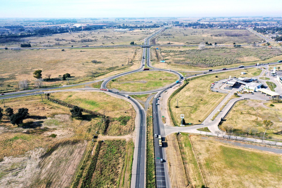 joserarteaga's tweet image. 💡🛣️ Nuevas luminarias led para Autovía 6️⃣.

👉 Comenzamos las acciones concretas para poner en valor esta arteria vial recientemente incorporada a la concesión de AUBASA: aprobamos el llamado a licitación para la renovación integral del parque lumínico en sus 179 km de…