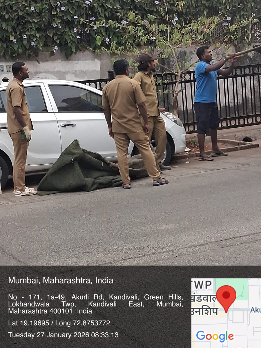 Pinkipachouly's tweet photo. Just a msg conveyed to BMC official Mr. Kadam from Lokhandwala Township, Kandivali East and the work was done. 
Kadam ji at priority got stones and garbage cleared /cleaned and the roads and footpaths near Lokhandwala Foundation School got a new look and usable for the students and escorts. 
Thank you so much Sir @mybmc @mybmcWardRS