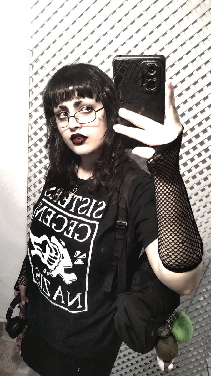 derervmnatvra's tweet image. first day of my last term as a classics student... #ovidlover #epicurean ft. this cool sisters of mercy shirt
