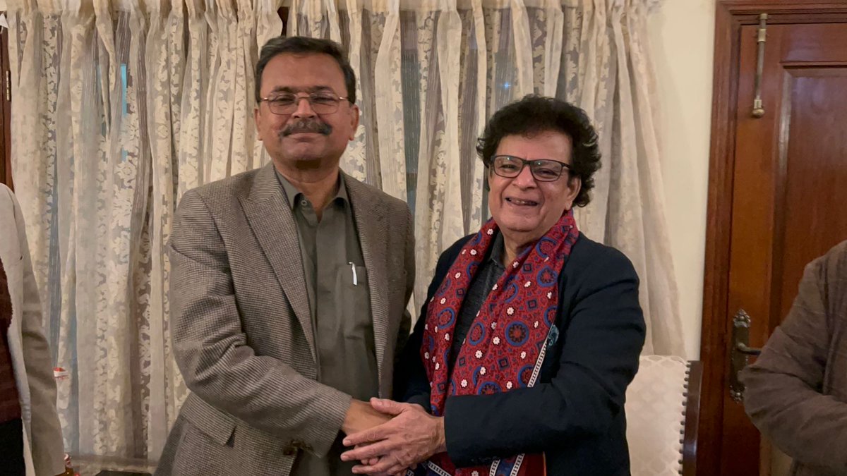 SUP_Sindh's tweet photo. ڄامشورو:
سنڌ جي ناليواري ليکڪ آفتاب خانزاده جي ايم سيد ايڊفيس تي سنڌ يونائيٽيڊ پارٽيءَ جي مرڪزي صدر سيد زين شاھ سان ملاقات ڪري پاڪستان پيپلز پارٽي کي الوادع ڪندي باضابطا طور سنڌ يونائيٽيڊ پارٽي ۾ شموليت اختيار ڪري ڇڏي.
#JoinSUP #SindhUnitedParty #SayedZainShah #GMSayedEdifice https://t.co/T2vUvyC3oI