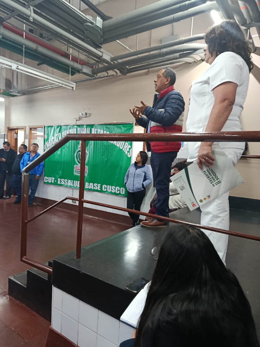 FedCut's tweet photo. @Willy_PonceC, secretario general de @FedCut, se reunió con trabajadores de la base Cusco, quienes asumirán jornadas de lucha y exhortan a @SegundoAchoM a realizar cambios de funcionarios y atender la red asistencial.
✊ #UnidosSomosMásFuertes https://t.co/xeKQJj7z2D