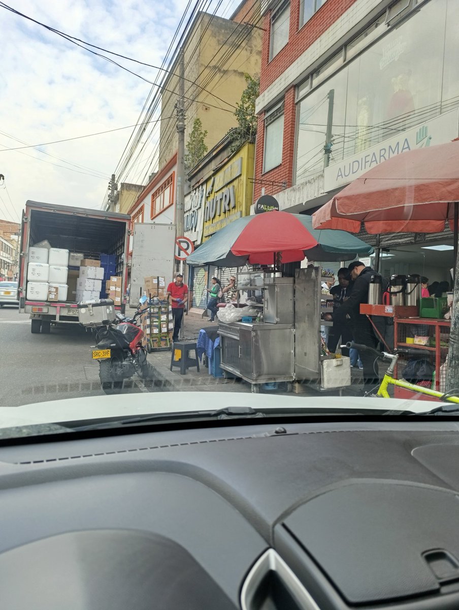 krlosrodriguezd's tweet photo. @Audifarma_SA @Supersalud @sicsuper @petrogustavo y después dicen que no hay y que lo que llega es para guardar, según lo dicen los trabajadores, ah y el sistema caído como raro https://t.co/BJvuJ4dJy9