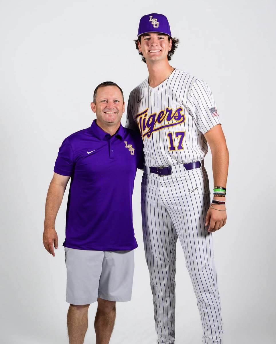 LaCobra225's tweet photo. 17 days until LSU baseball opening day

Mavrick Rizy is 6’9 and throws ⛽️🔥 https://t.co/5JHGU8X2yn