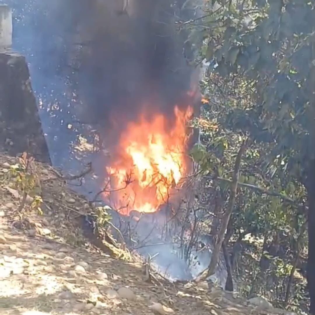 PQT_Official's tweet photo. #BREAKING from #JammuKashmir 🚨
#Endian Army lost Control in #Indian #Occupied #Kashmir 

🚨Blast occurred in #Rajouri this evening, leaving five indian soldiers injured. The injured have been shifted to hospital, while reports indicate that two personnel have lost their lives.

Kashmir Freedom Fighters ✌️