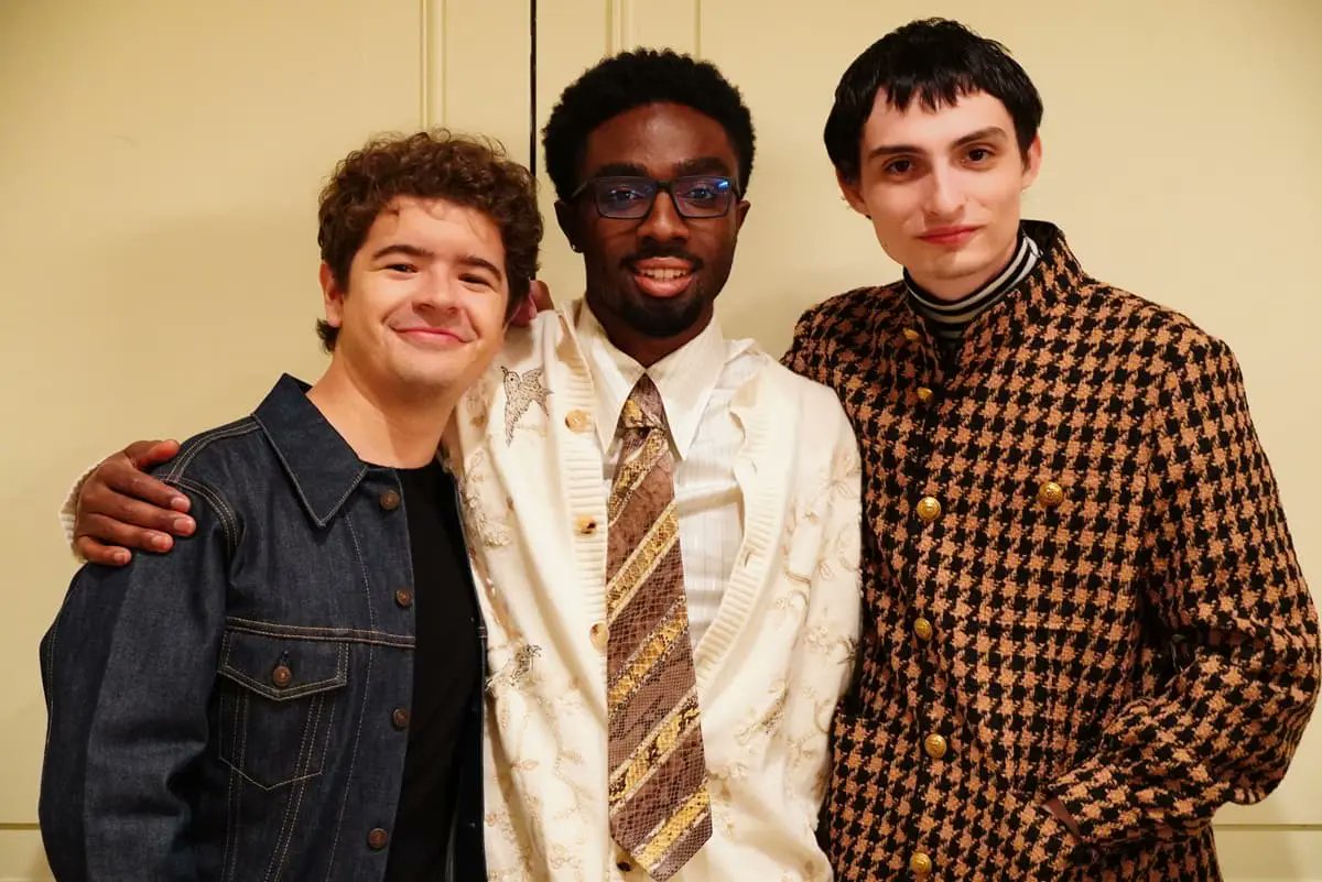 arsoniix's tweet image. where is noah?? I need him to make finger hearts too. this is still Japan promo