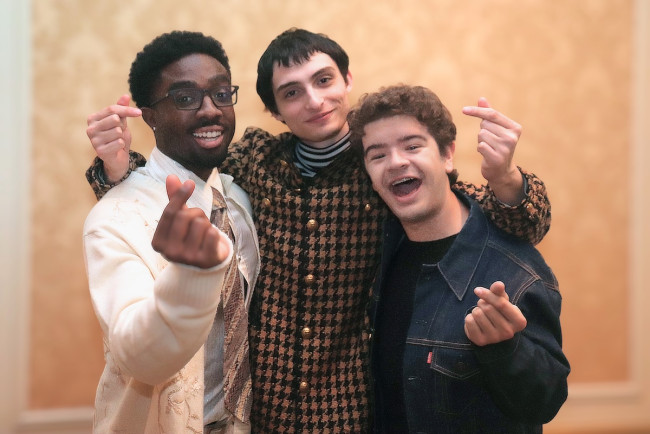 arsoniix's tweet image. where is noah?? I need him to make finger hearts too. this is still Japan promo