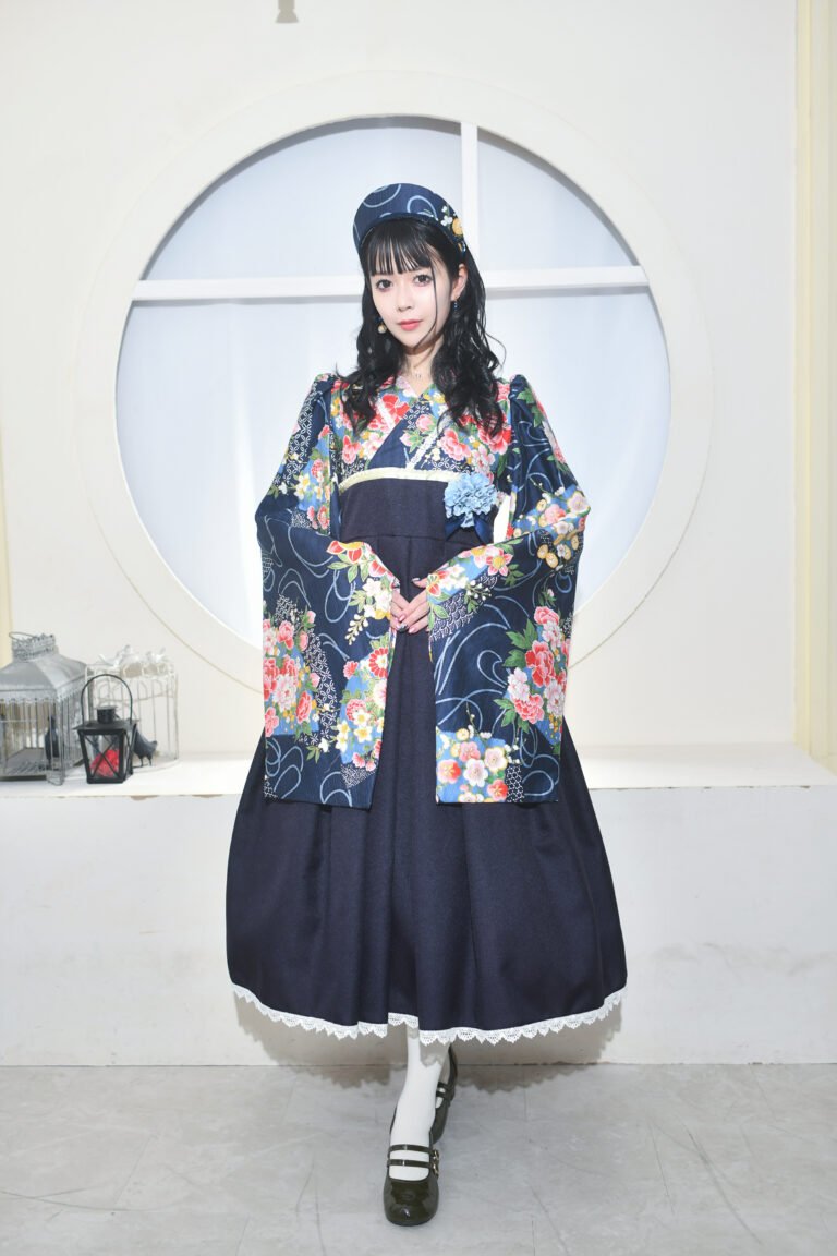 紫色の着物の人形　ハイカラさん ハイカラさんが通ります😻