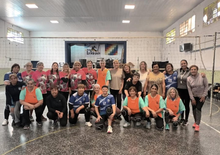 cmd_uca's tweet photo. Cuando pensamos en asociaciones civiles deportivas, inmediatamente nos vienen a la mente los gigantes. Pero existe un tejido de clubes de menor envergadura que cumplen un rol social, educativo y deportivo absolutamente vital para sus comunidades.

https://t.co/42QgL0NWFY https://t.co/wfMhWXMMxY