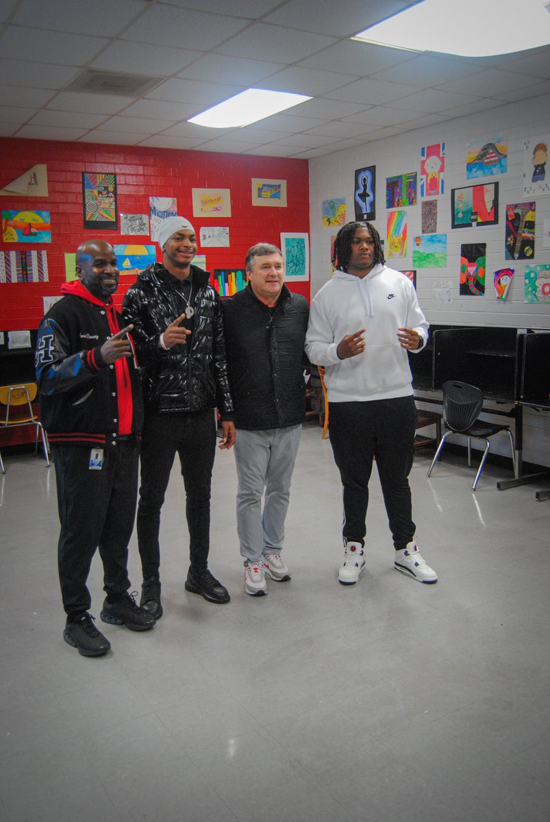 CoachDDorsey's tweet image. Great to have @KirbySmartUGA on campus this morning to check out @HephzibahFootb1 recruits @DextavionReese1 @keithdunn_27