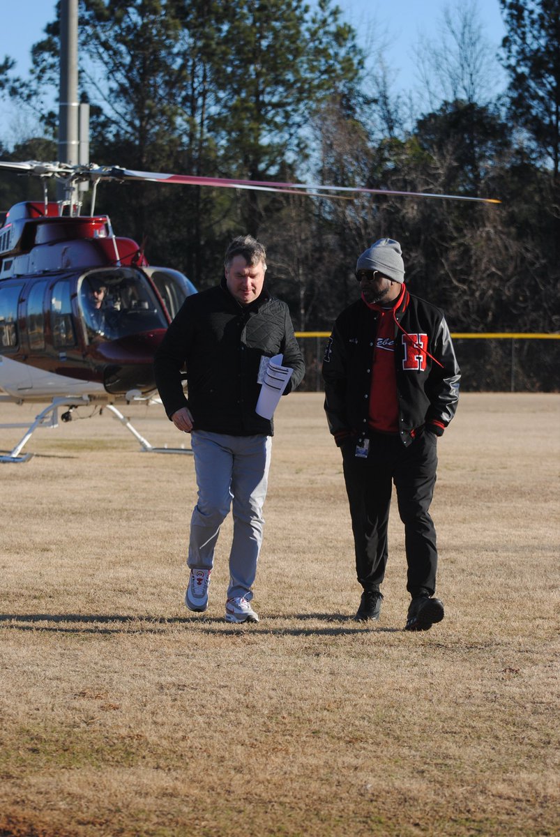 CoachDDorsey's tweet image. Great to have @KirbySmartUGA on campus this morning to check out @HephzibahFootb1 recruits @DextavionReese1 @keithdunn_27