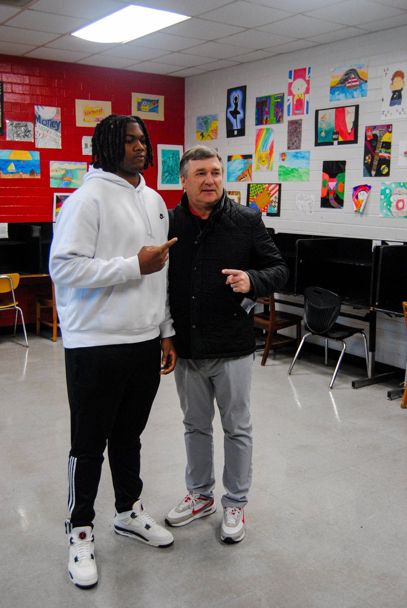 CoachDDorsey's tweet image. Great to have @KirbySmartUGA on campus this morning to check out @HephzibahFootb1 recruits @DextavionReese1 @keithdunn_27
