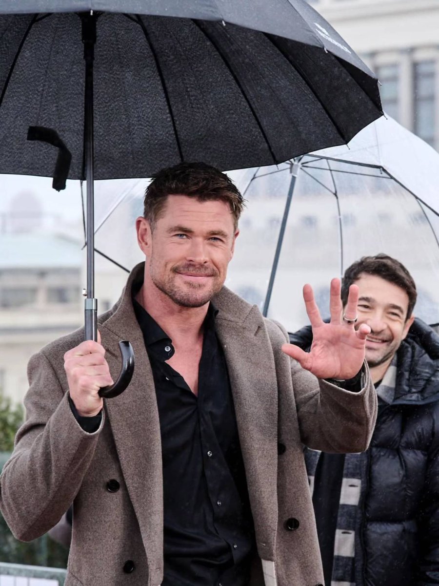 Chris Hemsworth promoting CRIME 101 in Madrid.