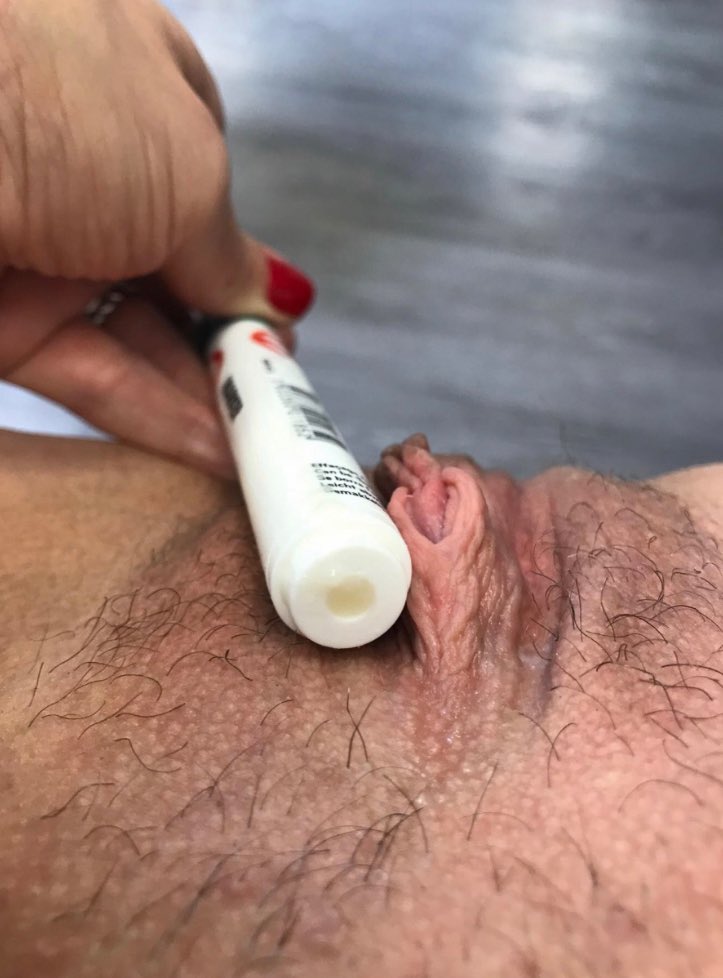 JardinObscur's tweet photo. 🔞 #MardiSexToy 
@PartageDefiHot
@OrgasmicGroup 
@lafrancecoquine
@camasutrax
@AmatricesFR
@Amateurs_Public @France_Dildo
#aubureau #chatte #sextoy #provocation #exhib #allumeuse #coquine #salope #milf #hotwife #slut 
Et si on se chauffait en  douceur pour voir ce que ça donne? https://t.co/zCfbffoiK4