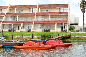 First_Group_ZA's tweet image. ⚓ Soak up peaceful marina views and laid-back coastal living at Port Owen Marina 🌊☀️

Click here: bit.ly/3L1WcP3

#PortOwenMarina #FirstExchange #SummerEscape #WaterfrontLiving