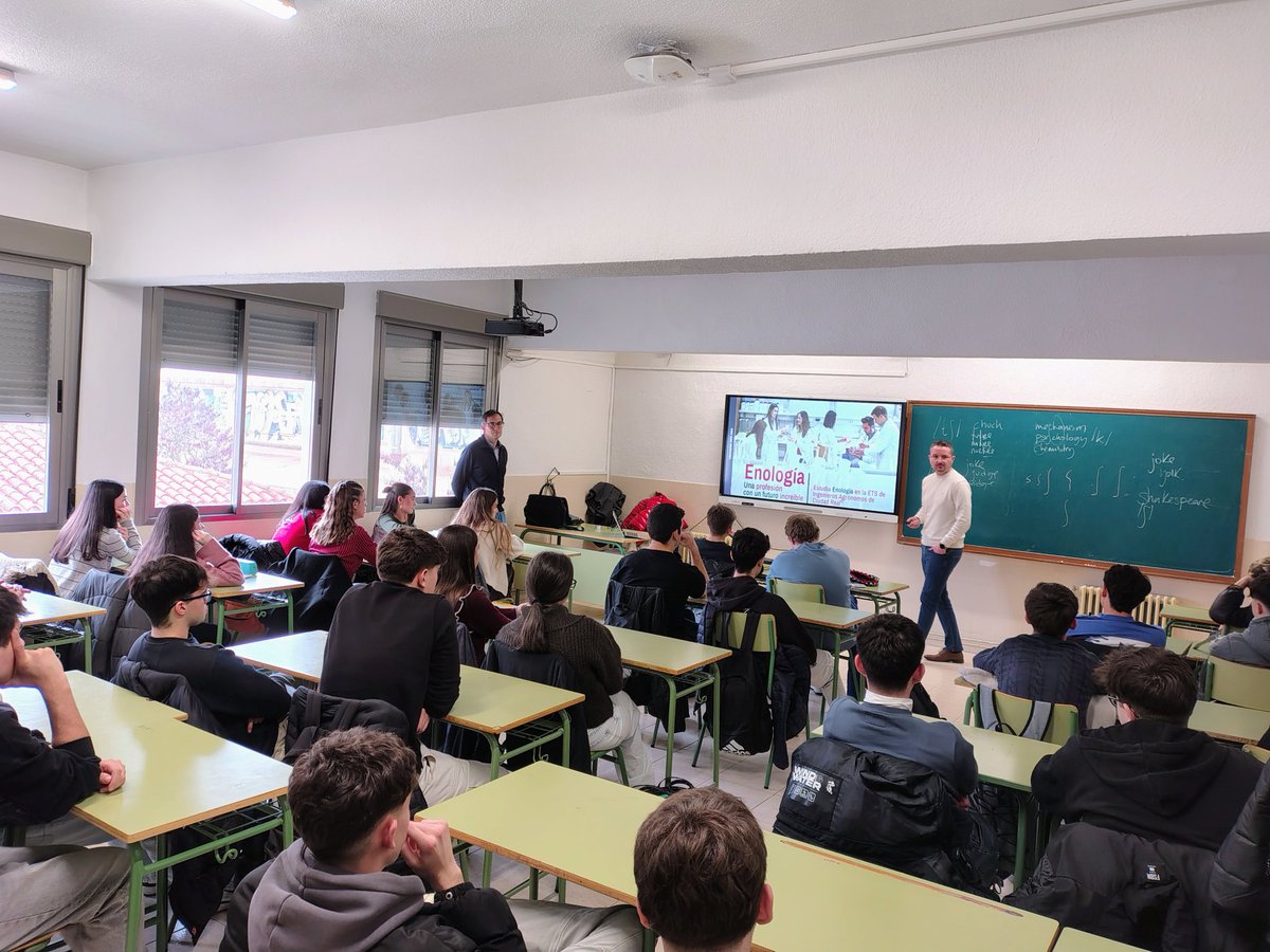 Hoy, nuestros compañeros José Pérez y Sandra Bravo han visitado el IES Miguel de Cervantes <a href="/iescervantes/">IES Miguel Cervantes</a> (Alcázar de San Juan) para dar a conocer y promocionar nuestros grados. Muchas gracias a Juan Lizcano por cedernos su hora para nuestra charla.