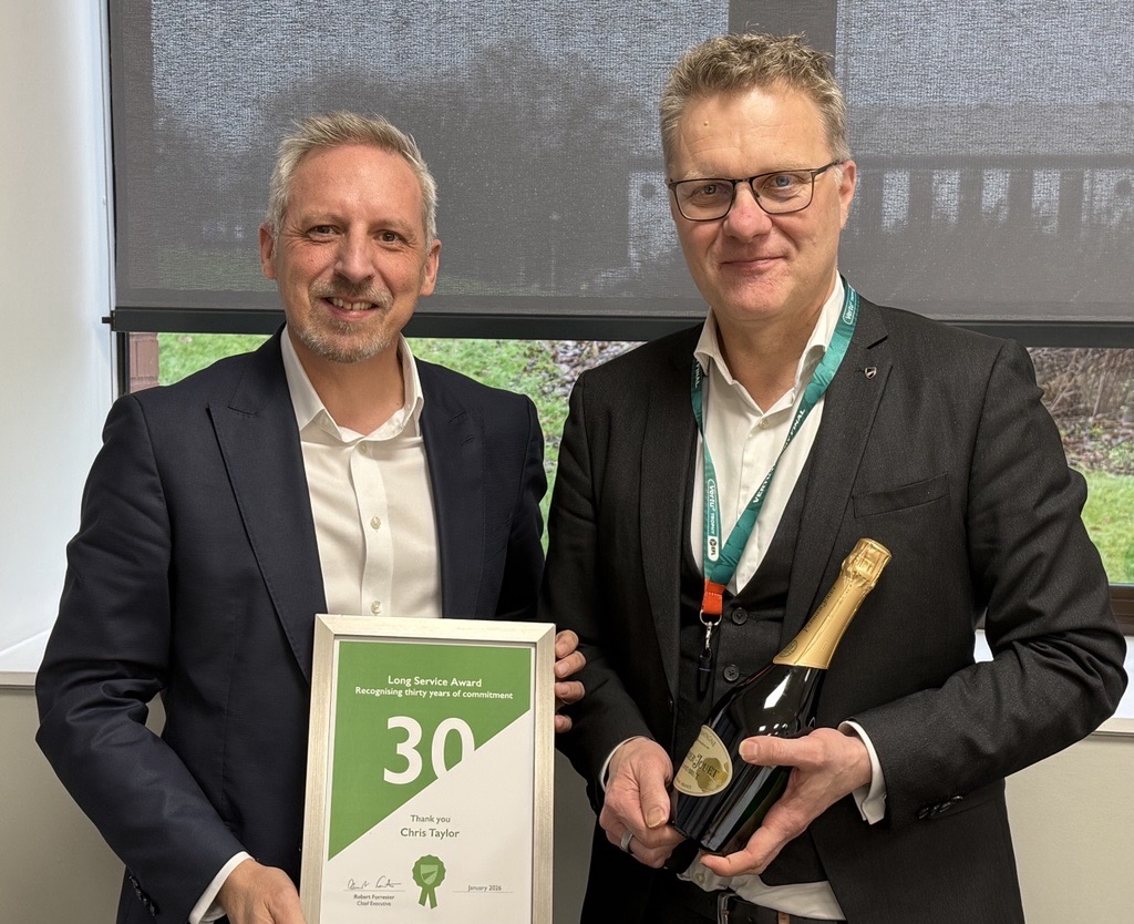 vertumotorsCEO's tweet image. It's a pleasure to present Group Operations Director, Chris Taylor, with his 30 Years Long Service Award. A remarkable achievement and a true testament to your dedication, commitment and impact over three decades. Thank you for everything you’ve contributed #Vertu #LongService