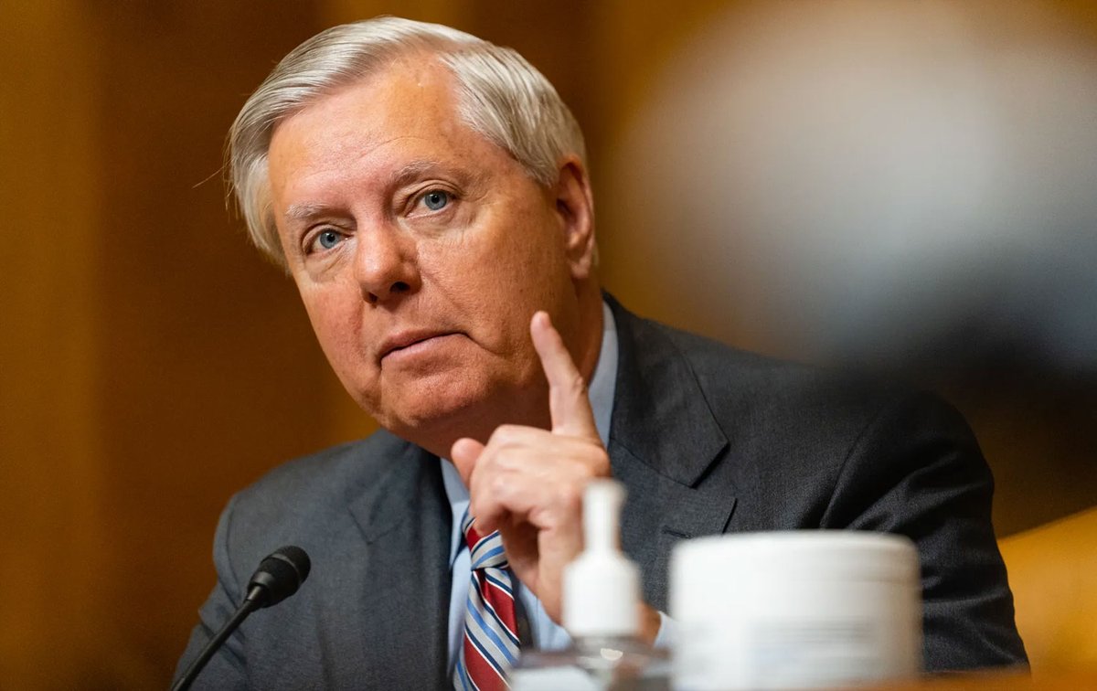#SONDAKİKA- ABD’li Cumhuriyetçi senatör Lindsey Graham, Kürtler için devrede

Graham, Suriye için Suudi Arabistan'a açık çağrı yaptı:

"Daha önce de belirttiğim gibi, Suriye'deki Kürt müttefiklerimize karşı bir kan banyosunu önlemek için yönetimle ve bölgesel ortaklarla çalışmaya