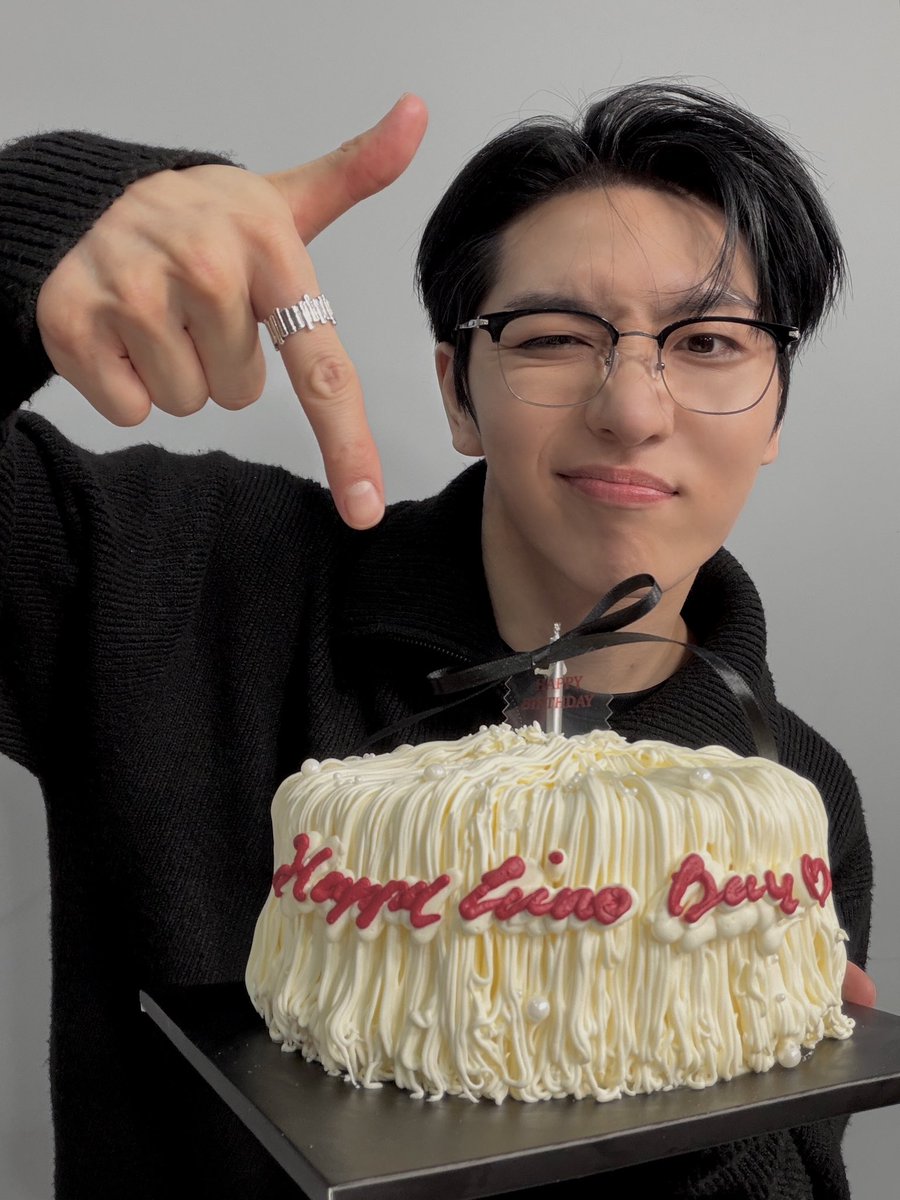 nakedxproud's tweet photo. [#KINO] 올해의 생일도 행복했어요 🤍
나보다 내 생일을 더 기뻐해준 모든 유니버스에게 행복을 ~~~~ https://t.co/3LMNyeILIq