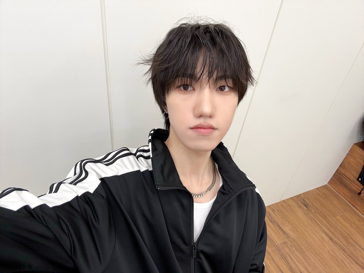 TRENDZ_OFFCL's tweet image. [#라엘] 좋은 밤이다 프렌드지 굿나잇!!!😉✌️

#FROM_TRENDZ #TO_FRIENDZ #TRENDZ #트렌드지