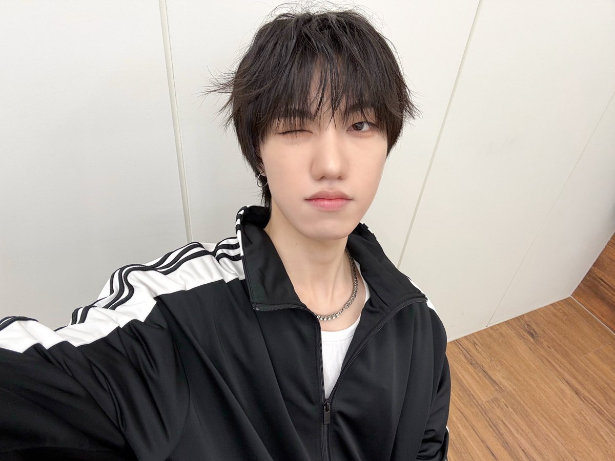 TRENDZ_OFFCL's tweet image. [#라엘] 좋은 밤이다 프렌드지 굿나잇!!!😉✌️

#FROM_TRENDZ #TO_FRIENDZ #TRENDZ #트렌드지