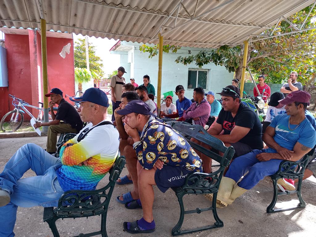 UEB PESCAZAZA de EPISAN <a href="/GrupoPesquero/">Grupo Empresarial de la Industria Pesquera</a> en Asamblea de Representantes para el Análisis del 2025 y las proyecciones 2026. Presentes una representación de #PescadoresComercialesPrivados 
Comienza un debate por la producción extractiva y sus retos 
<a href="/garcia_legon/">Carlos García Legón</a> <a href="/Ines05690752/">Inés Directora de Comunicación EPISAN</a>