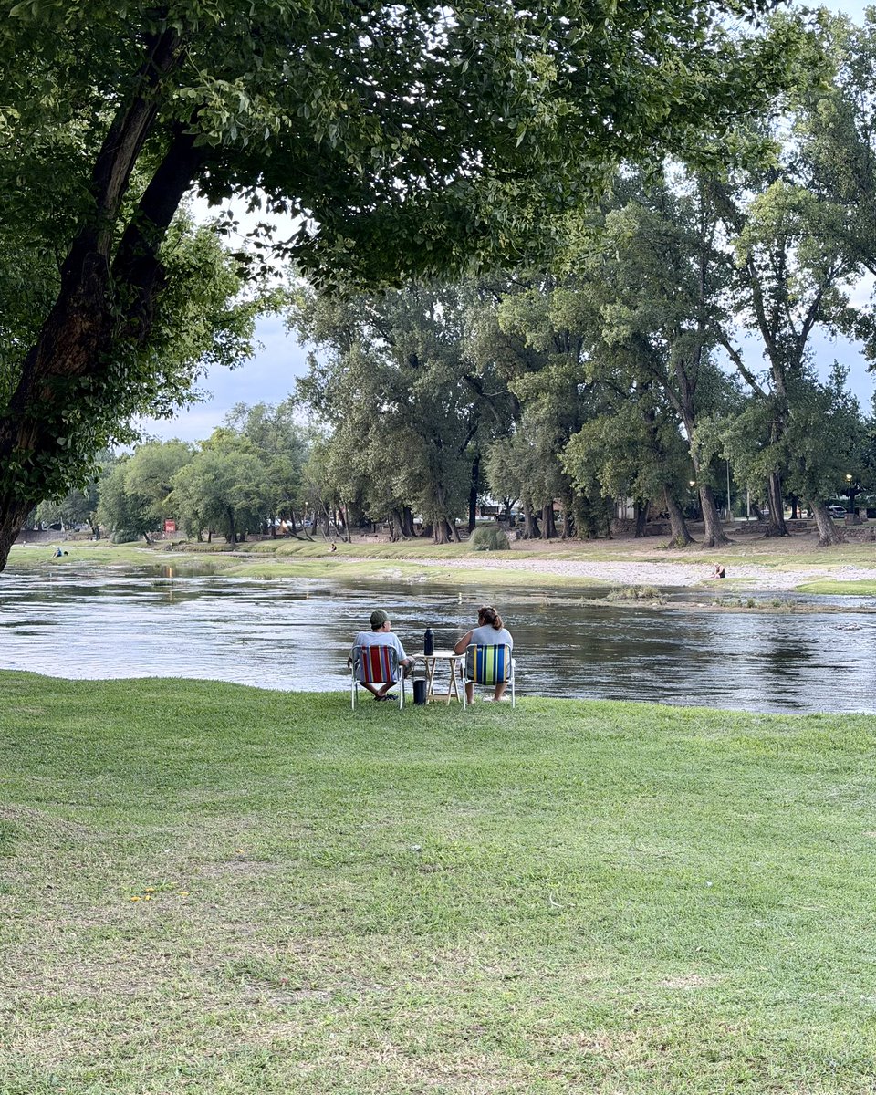 La vida debe ser tomar un mate frente al río con tu persona favorita

📍Santa Rosa de Calamuchita
