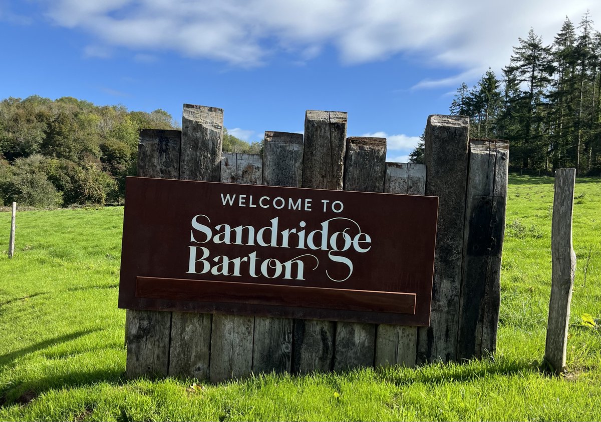 MichelinGuideUK's tweet image. Stroll around @sandridgebarton vines after lunch at restaurant Roam

#StokeGabriel #Devon 

New: guide.michelin.com/gb/en/devon/st…