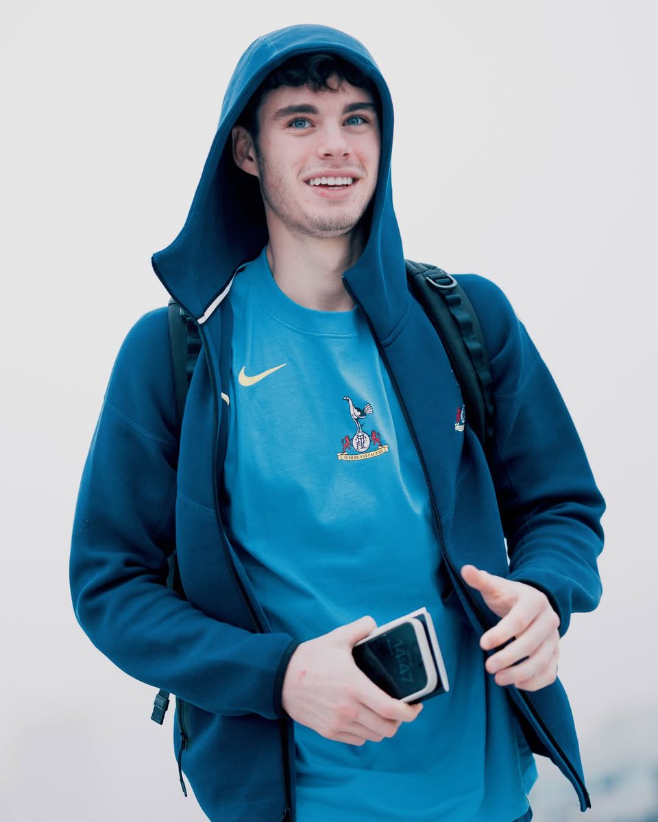 토트넘 선수단 이동 장면