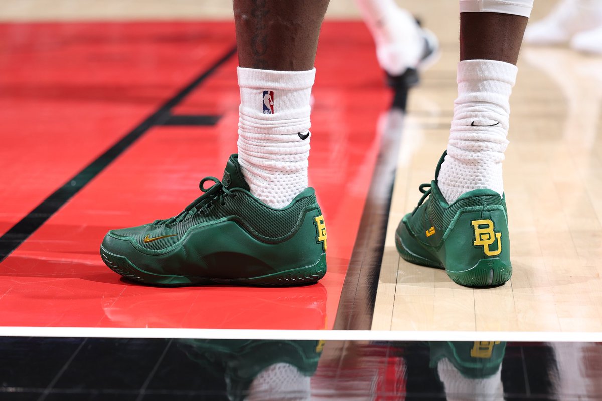 The campus tour continues. LeBron James pulled up with Baylor’s LeBron 23 PE.