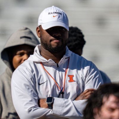 benmoore247's tweet image. Kennesaw State has hired former Illinois Assistant Wide Receiver Coach Dan Ellington as its new Wide Receiver Coach per source.

Ellington is a former star Quarterback at Georgia State and Tight End Coach for the Panthers under Shawn Elliott.