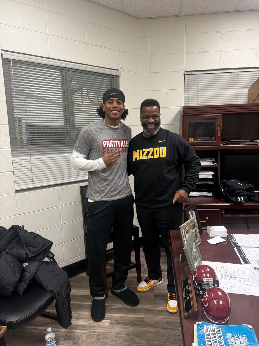 Jaayy3_'s tweet photo. Thank you @coachalpogue for the visit!! 🐯🐯 https://t.co/hTLuyuRgiX