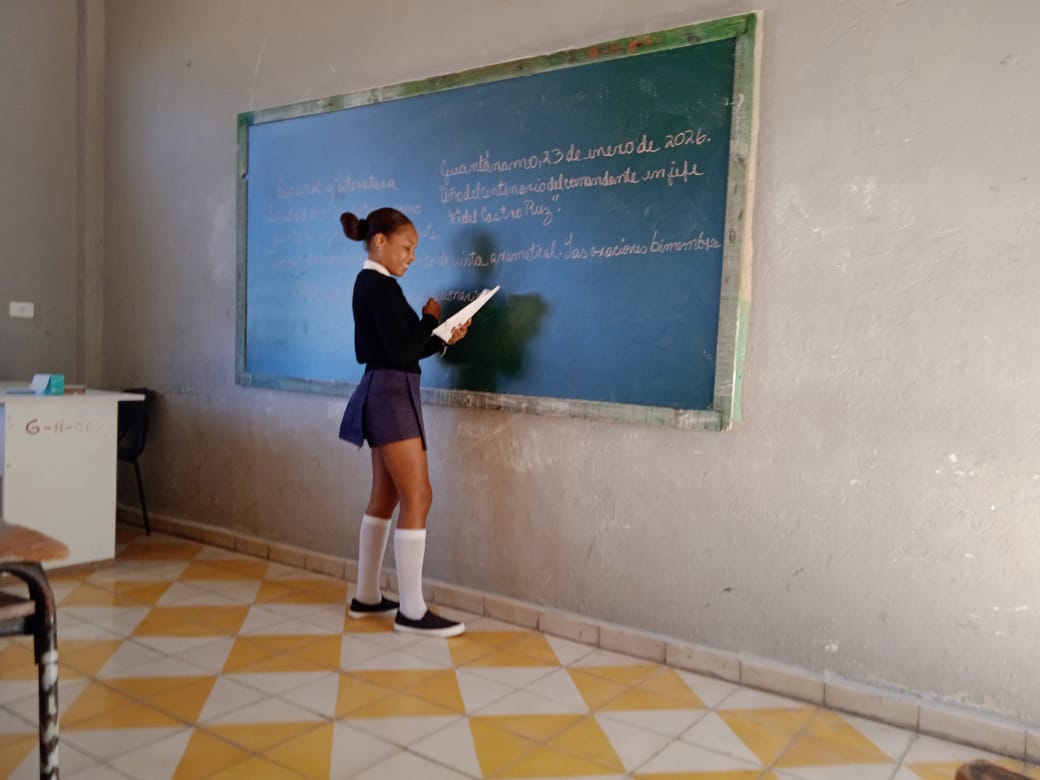 Los futuros educadores del nivel educativo de la disciplina Español y Literatura, e Historia realizan su examen de Español y Literatura de 7 grado y su Didáctica, dedicando su enseñanza a revitalizar la vida de nuestro Comandante en Jefe Fidel Castro