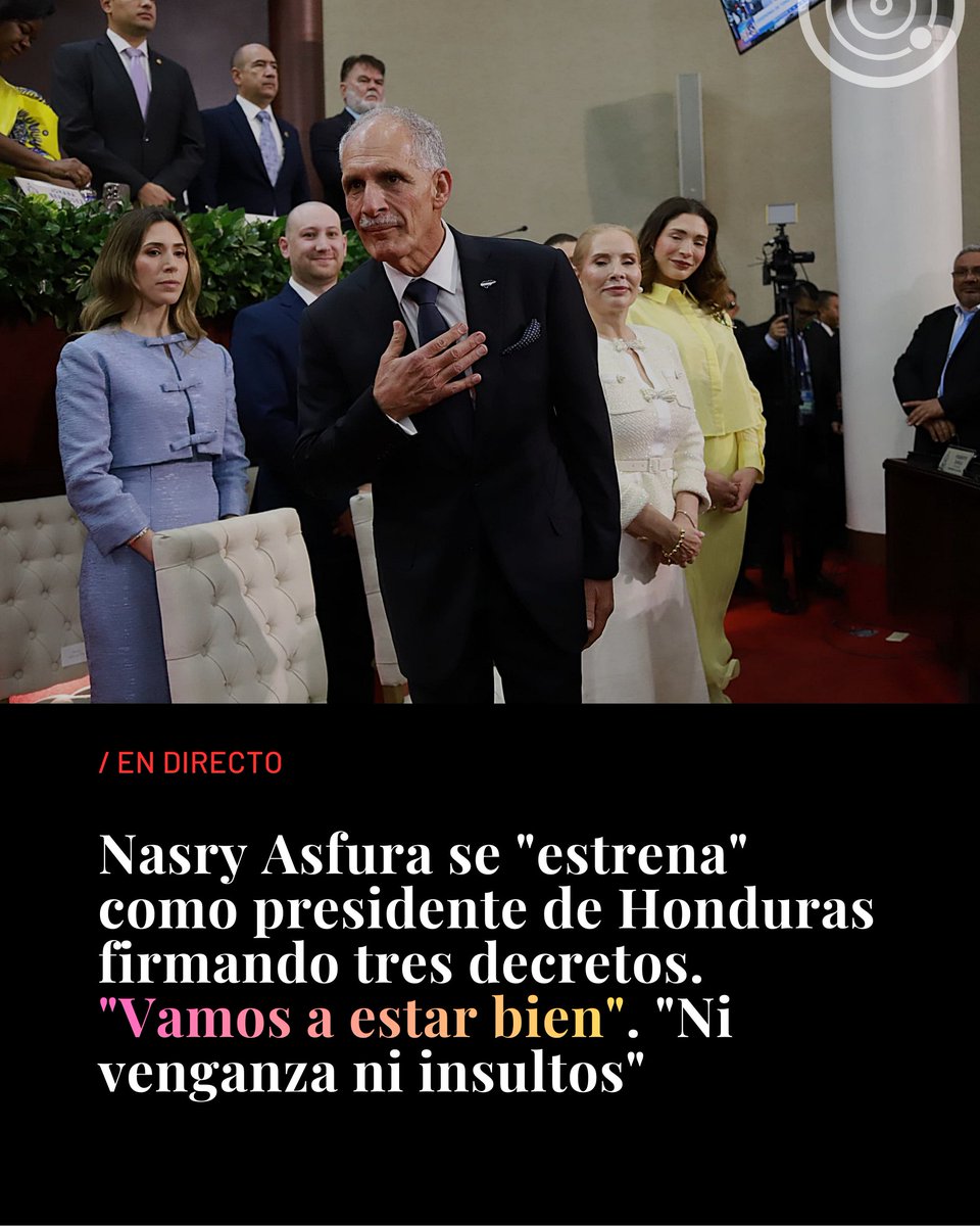 🔴 #HONDURAS | Acompañado de sus hijas, su esposa y aliados políticos, el presidente constitucional, Nasry "Tito" Asfura, tomó posesión del Ejecutivo para el período 2026-2030.

"Vamos a reducir al Estado", dijo.

⌨️ Sigue el minuto a minuto de COYUNTURA: bit.ly/TransiciónEnHo…