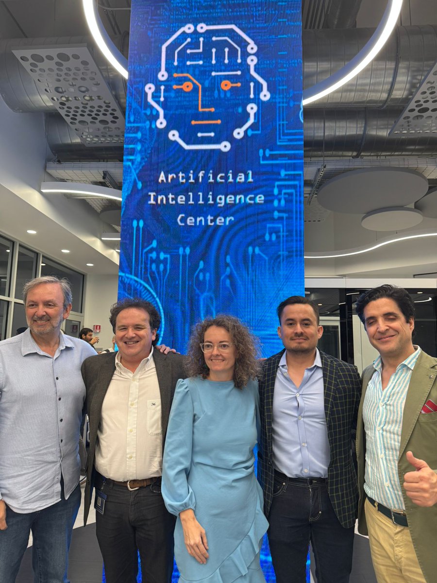 Emilio, CEO of #Startupolé, recently met at the 
#MiamiDadeCollege #AICenter to attend the #AgoraÑ event. During the gathering, he listened to Renatto Garro, CTO at <a href="/Google/">Google</a>, who shared valuable insights on artificial intelligence, #innovation, and the #future of #technology.