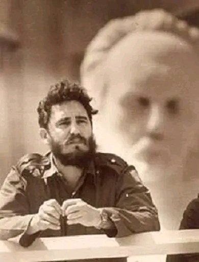 🇨🇺#FidelPorSiempre sobre #JoséMartí

"A él le debo en realidad mis sentimientos patrióticos y el concepto profundo de que Patria es humanidad."